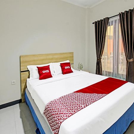 Oyo 91617 Hotel Mutiara Lombok Buitenkant foto
