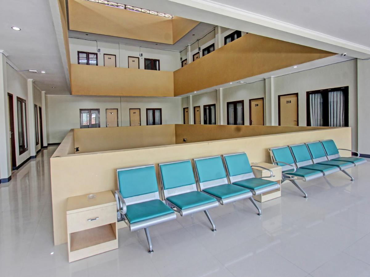 Oyo 91617 Hotel Mutiara Lombok Buitenkant foto