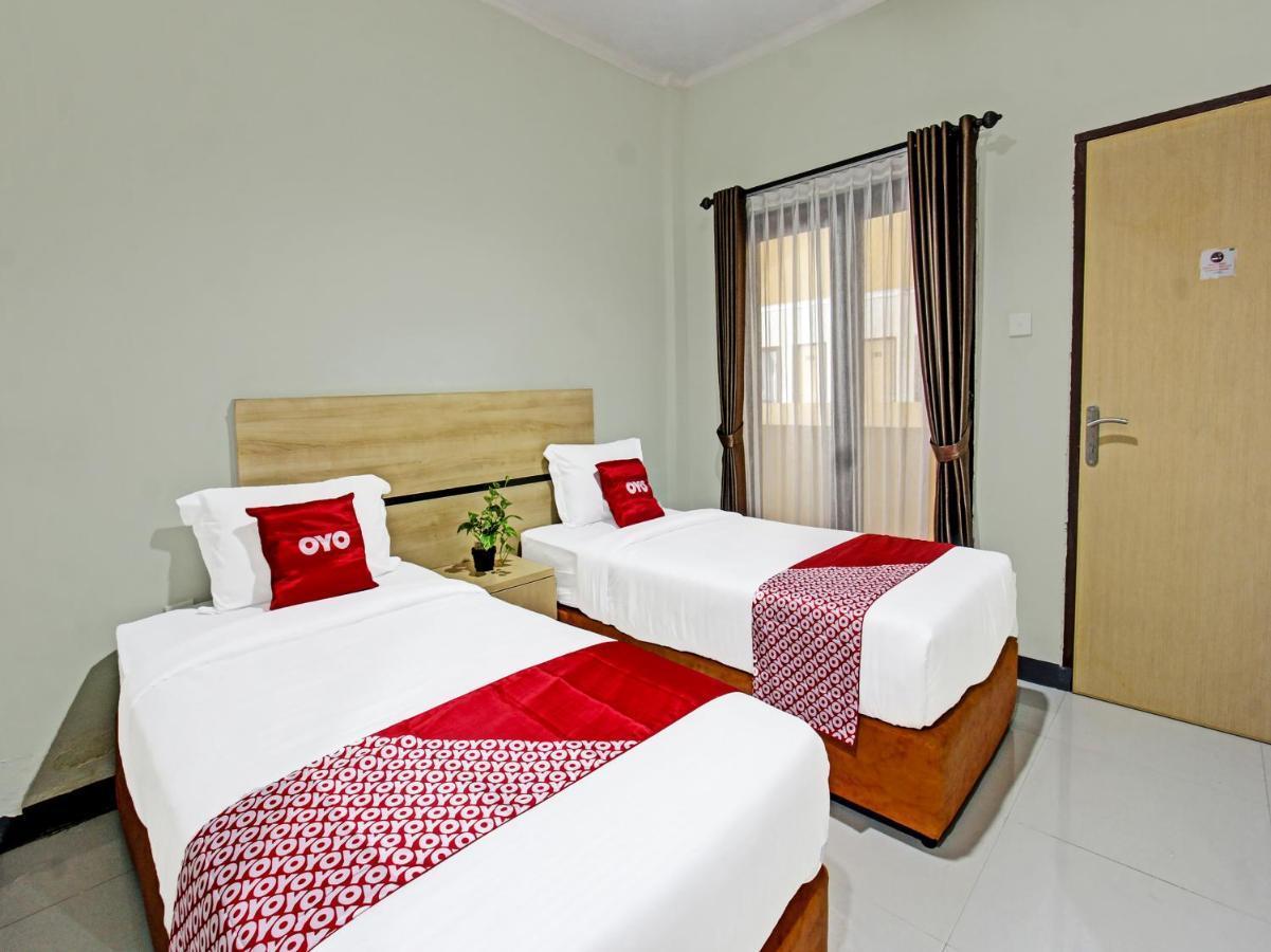 Oyo 91617 Hotel Mutiara Lombok Buitenkant foto